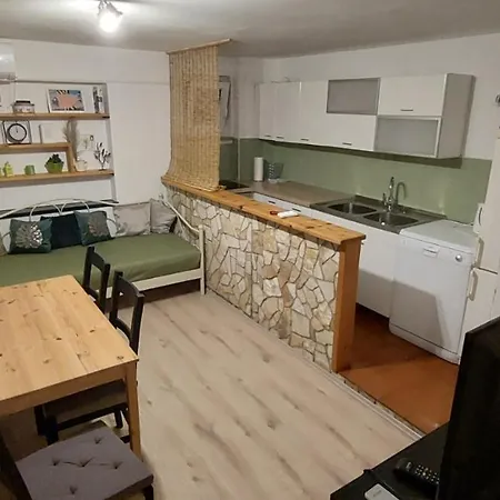 Mirjam Apartment *