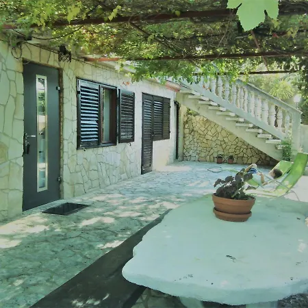 Mirjam Apartment