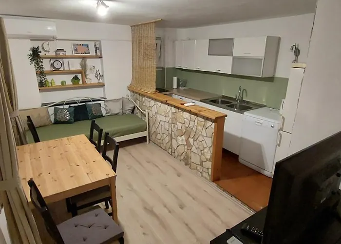 Mirjam Apartment *